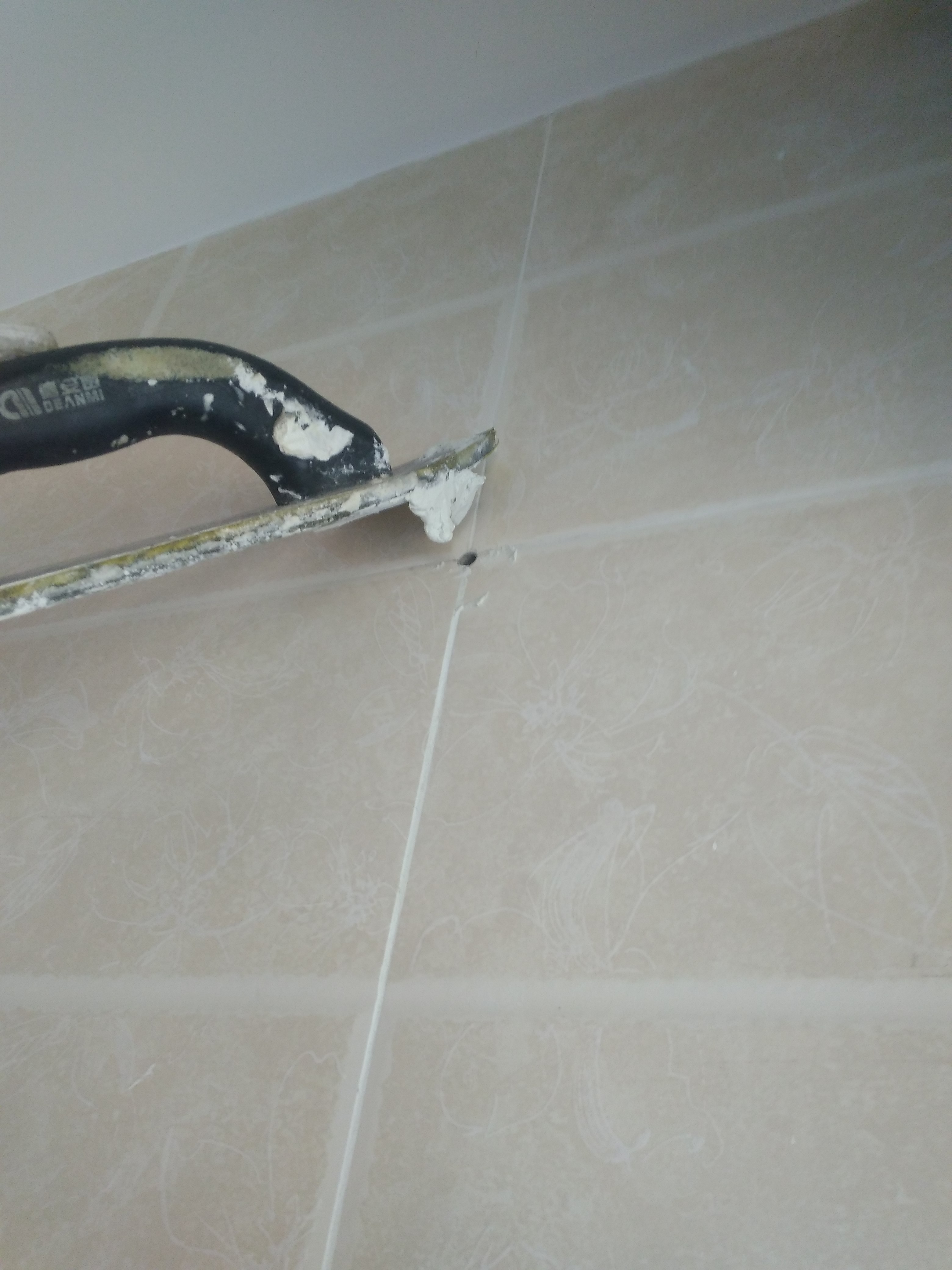 墙砖空鼓最佳补救方法视频教学全集(针对近两年墙砖空鼓的现象的维修方法)