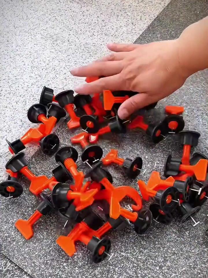 墙砖找平器图片大全视频教学(瓷砖找平器多少钱一包他妈的就是错了)